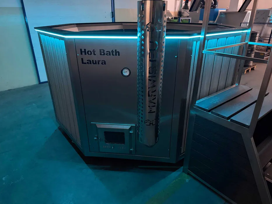 Laura 8 Party Spa